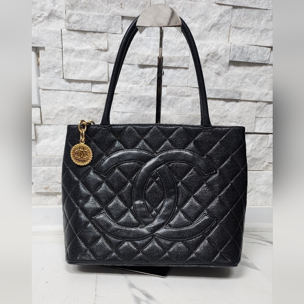 CHANEL Caviar Maidallon Bag - Picture 2 of 15